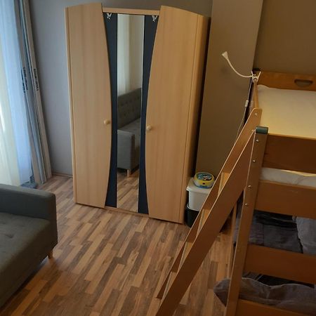 Prague Apartment In Most Near Golf Club, Aqua-Hipo-Autodrom In موست المظهر الخارجي الصورة