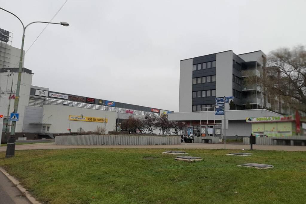 Prague Apartment In Most Near Golf Club, Aqua-Hipo-Autodrom In موست المظهر الخارجي الصورة