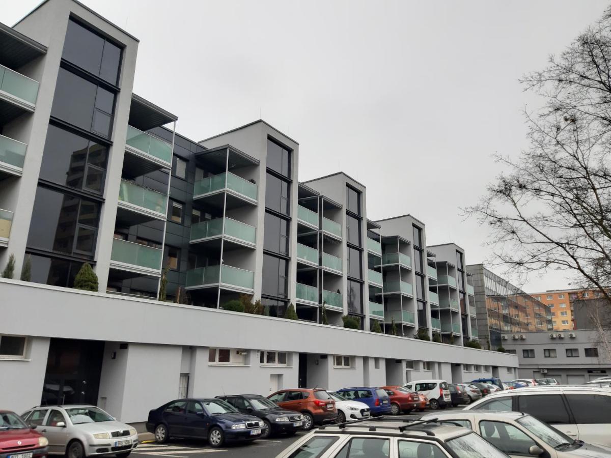 Prague Apartment In Most Near Golf Club, Aqua-Hipo-Autodrom In موست المظهر الخارجي الصورة